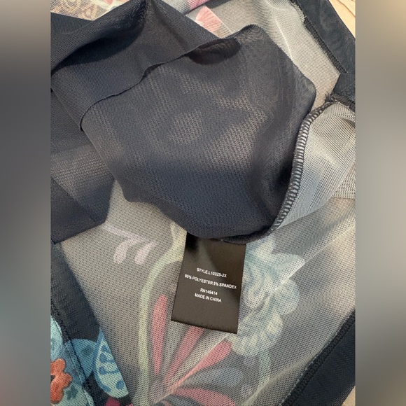 Johnny Was NWT
NATALIE 3/4 MESH TEE LEILANA - Navy, 1X - Picture 11 of 12